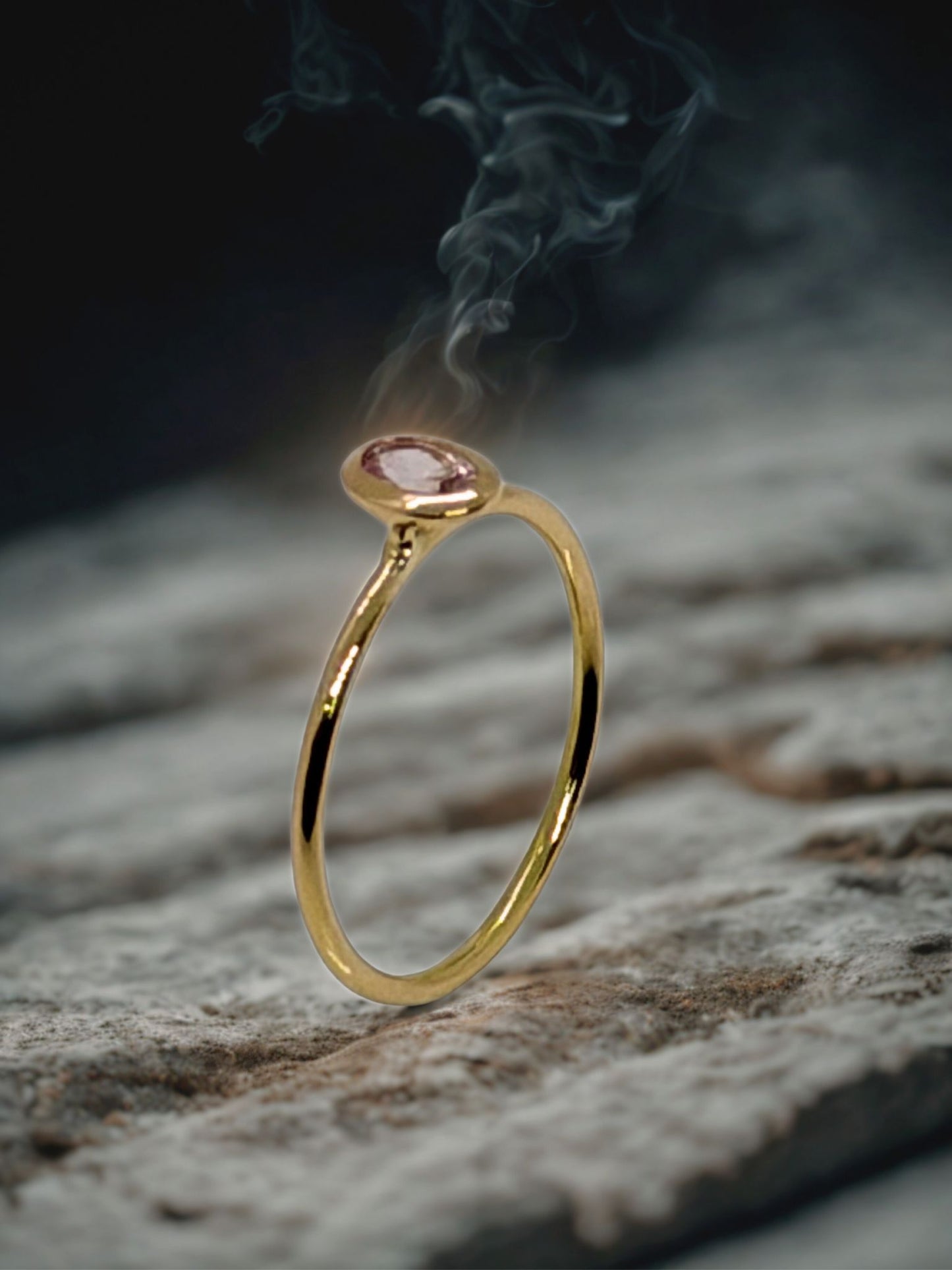 "Solitaire Secret Fantasy" - Handmade 18K Gold Ring with 0.20ct Pink Morganite – Minimalist Design