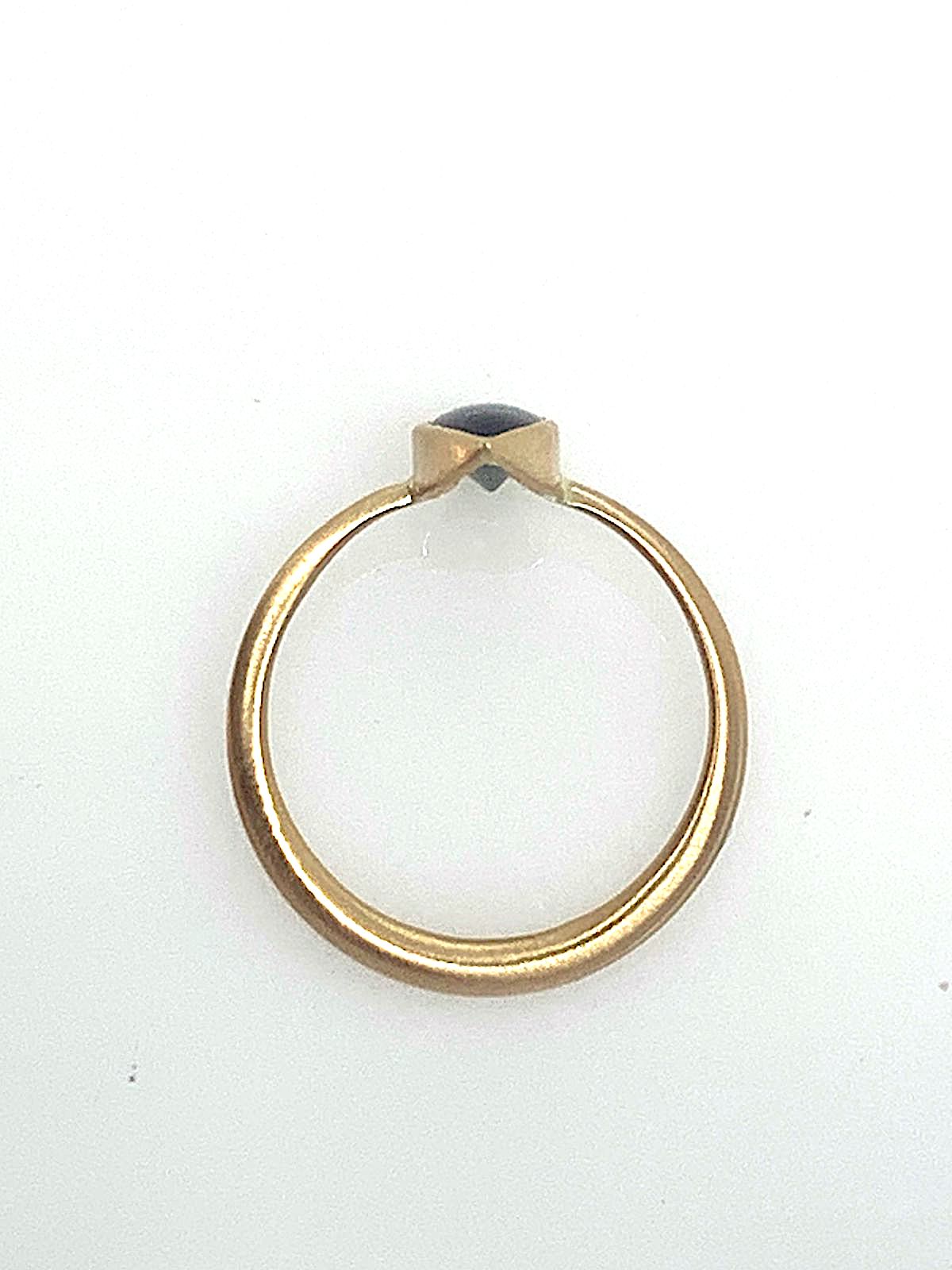 "Complexed Simplicity" - Handmade 18K Gold Ring with 0.86ct Green Tourmaline – Minimalist Design