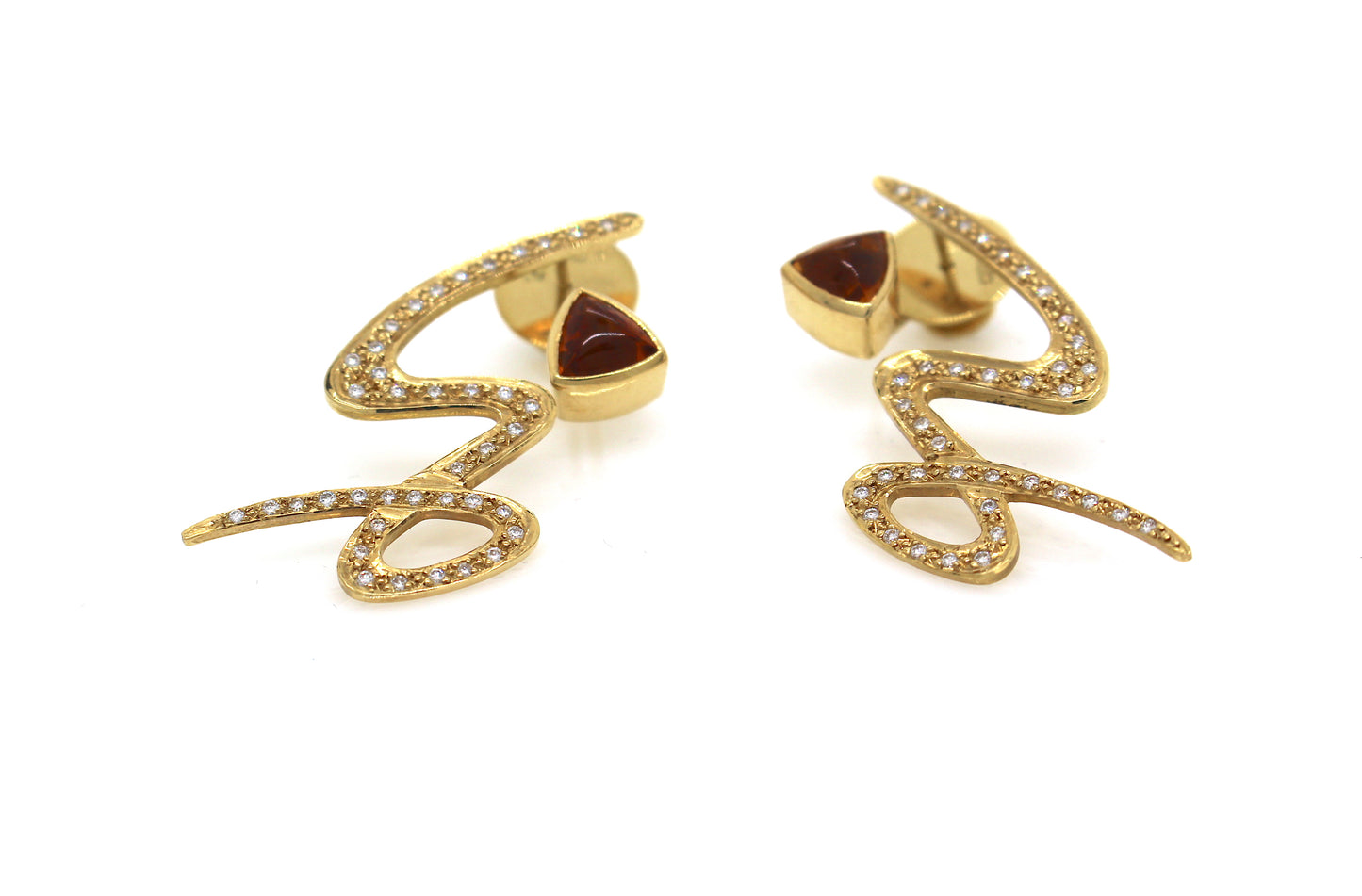 18ct gold earrings by Constantinos Kyriacou. With Citrine and diamonds. 2001.