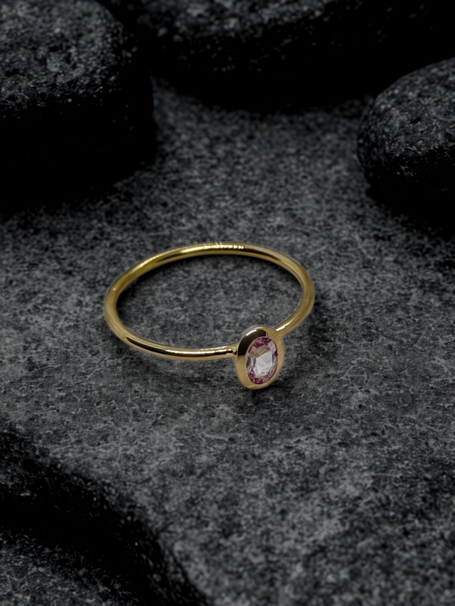 "Solitaire Secret Fantasy" - Handmade 18K Gold Ring with 0.20ct Pink Morganite – Minimalist Design