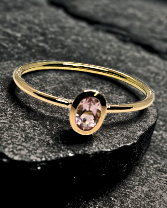 "Solitaire Secret Fantasy" - Handmade 18K Gold Ring with 0.20ct Pink Morganite – Minimalist Design