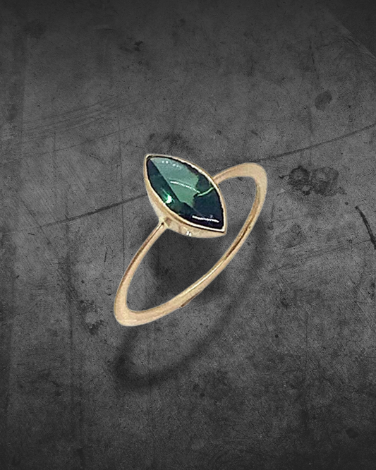 "Complexed Simplicity" - Handmade 18K Gold Ring with 0.86ct Green Tourmaline – Minimalist Design