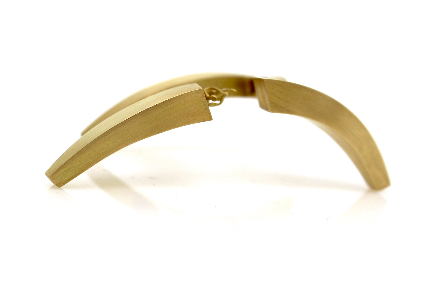 18ct gold one-of-a-kind ring by Constantinos Kyriacou. (Rest in trap-2004)